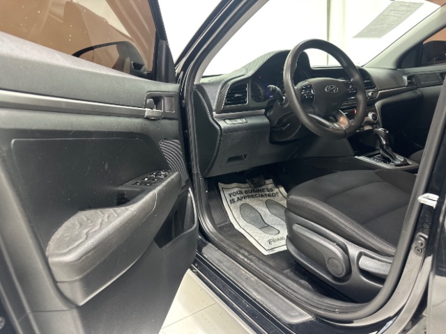 2019 Hyundai Elantra SE 6AT